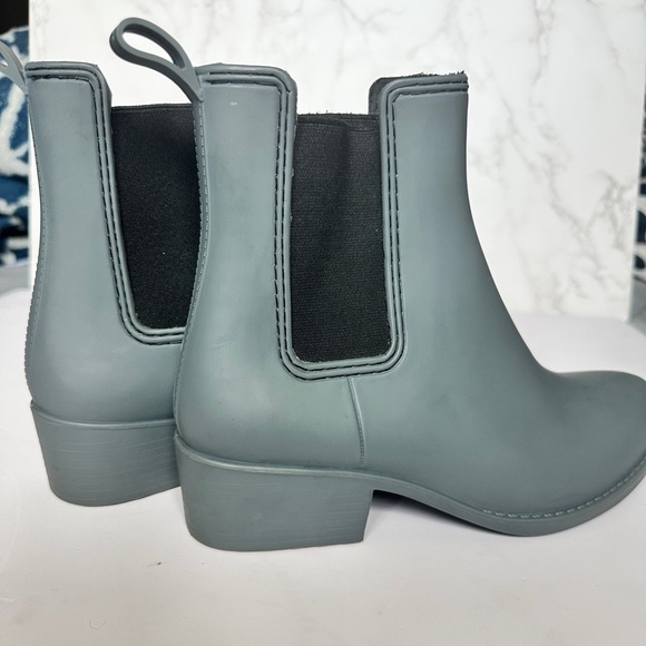 Gray Rubber Chelsea Rain Boots Ankle Booties Elastic Panels Heeled - Picture 2 of 4